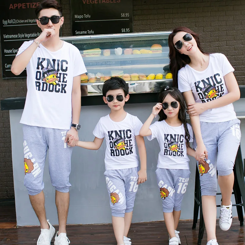 

2017 New summer children Parent clothes set new cartoon Duck short sleeved sportswear casual mother and daughter outfits