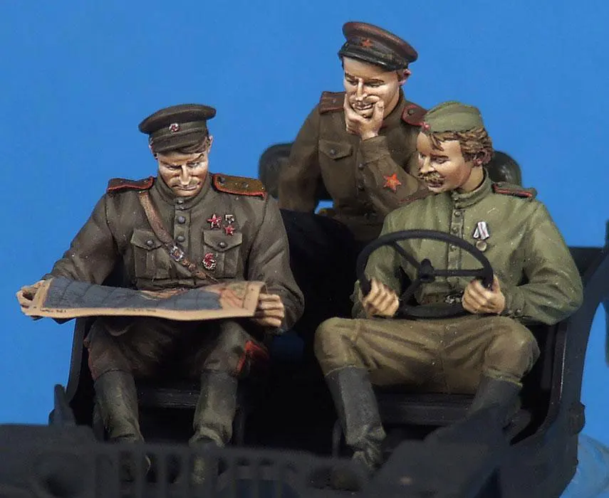 

Scale Models 1/35 Soviet army convoys crew include 3 soldiers figure uncolor Resin Model