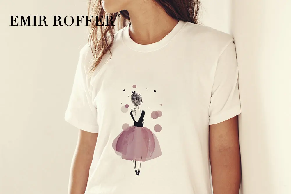 Free Girl T-Shirt Logo Branding Mock-up Psd
