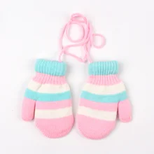 Детские Зимние перчатки для девочек, милые полосатые перчатки для девочек и мальчиков, пачка, варежки с лямкой, толстые теплые вязаные шерстяные От 3 до 6 лет одежды для мальчиков