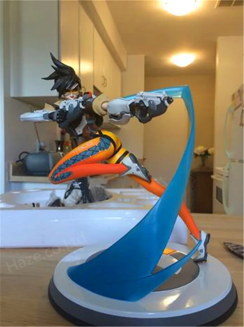 tracer statue
