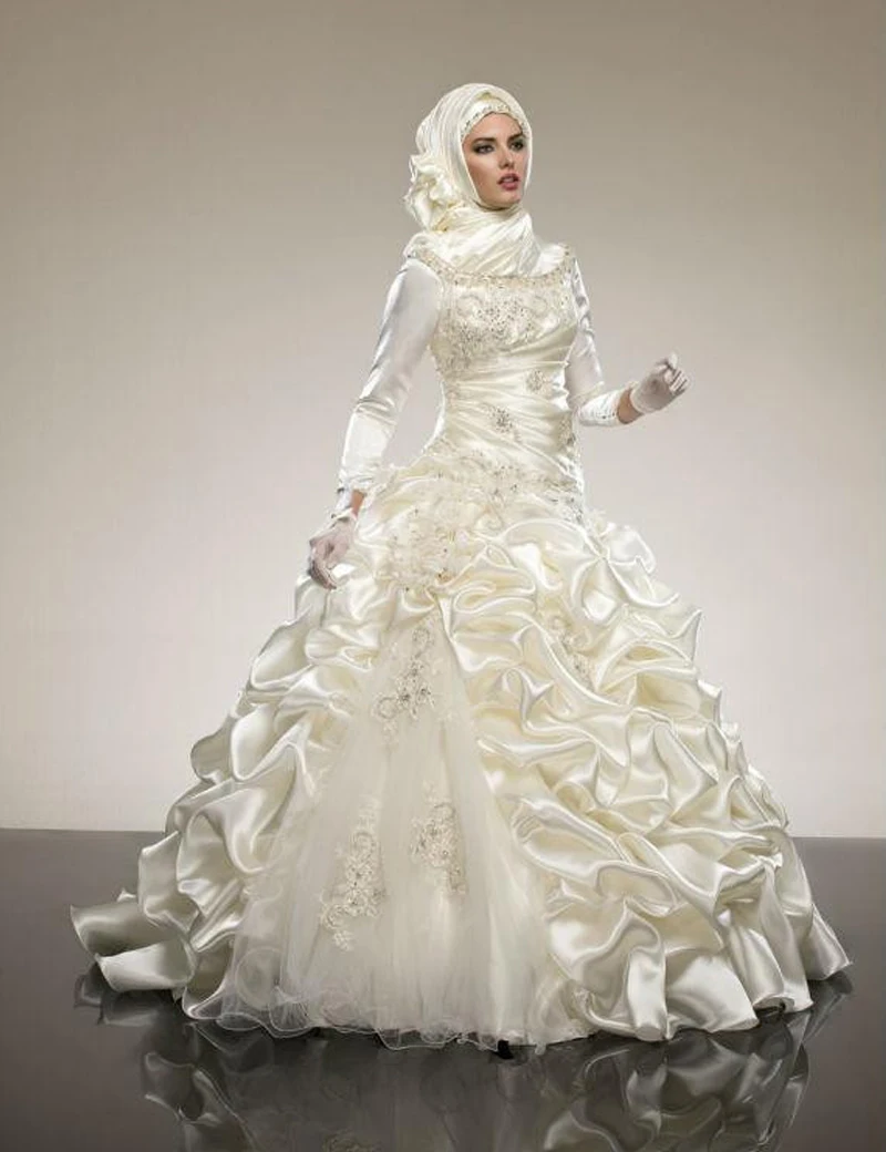 Wedding-Dresses-With-Hijab-Veil-Ivory-and-White-Long-Sleeve-Ball-Gown-Muslim-Wedding-Dress-Real