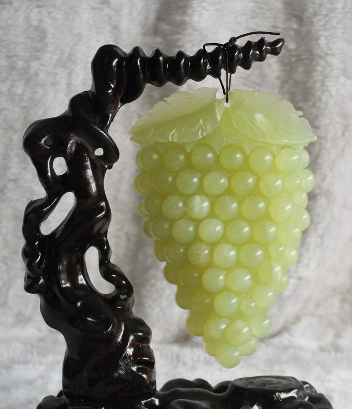 Exquisite Chinese natural Xiuyan jade hand carved grape statue