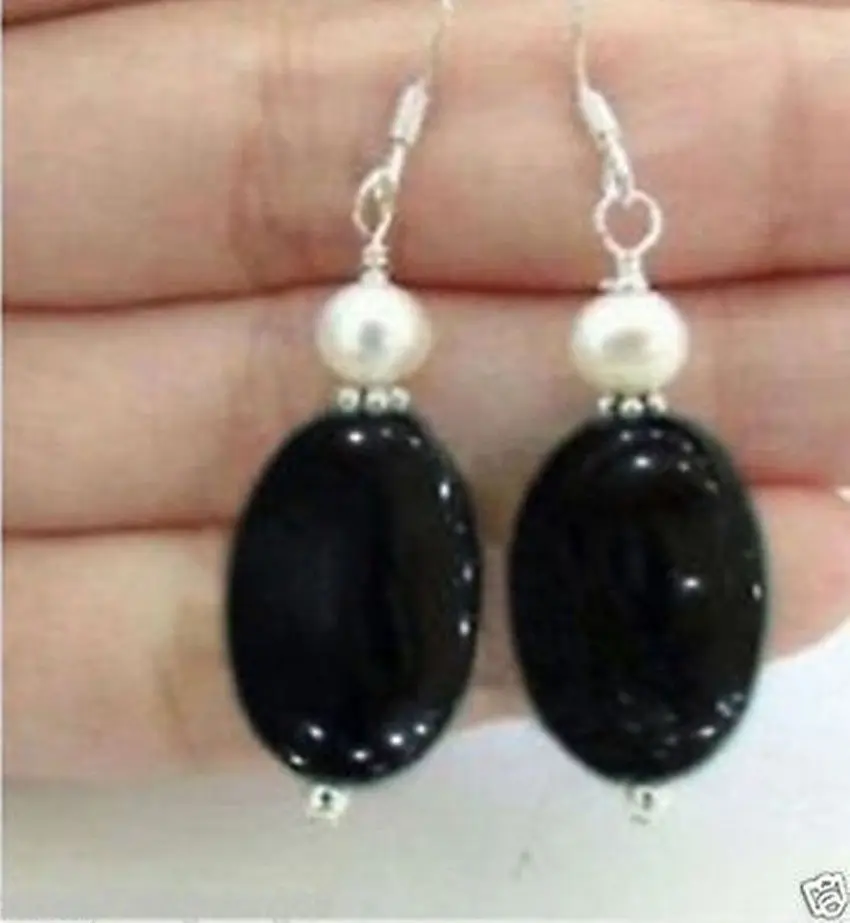 

A PRETTY BLACK AGATE ONYX & WHITE CULTURED PEARL DANGLE EARRING EARDROP
