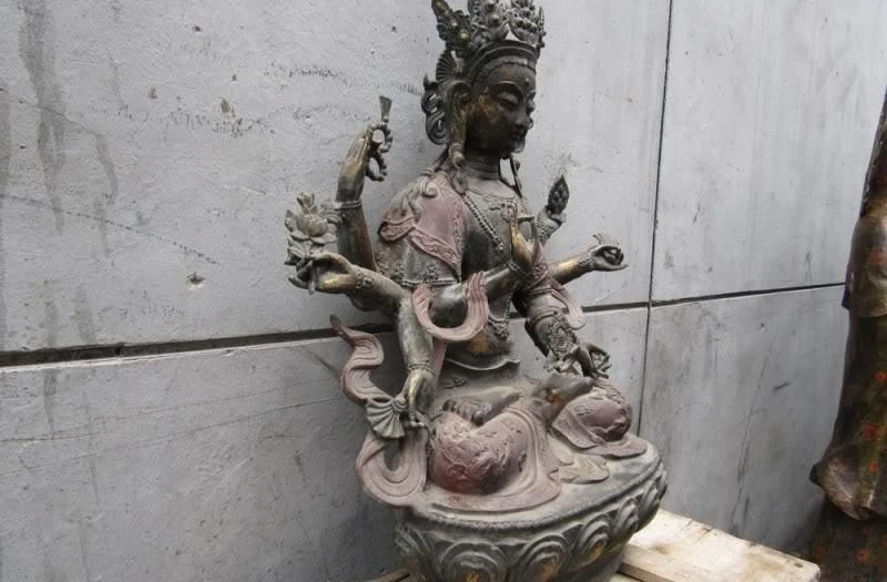

21"Tibet Old Bronze painted Eight Armed Kwan-Yin GuanYin Ushnisha Vijaya Buddha