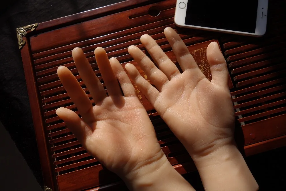 Одна пара реалистичный силиконовый мужской манекен руки с костью для кольца ювелирных изделий дисплей, практика руки