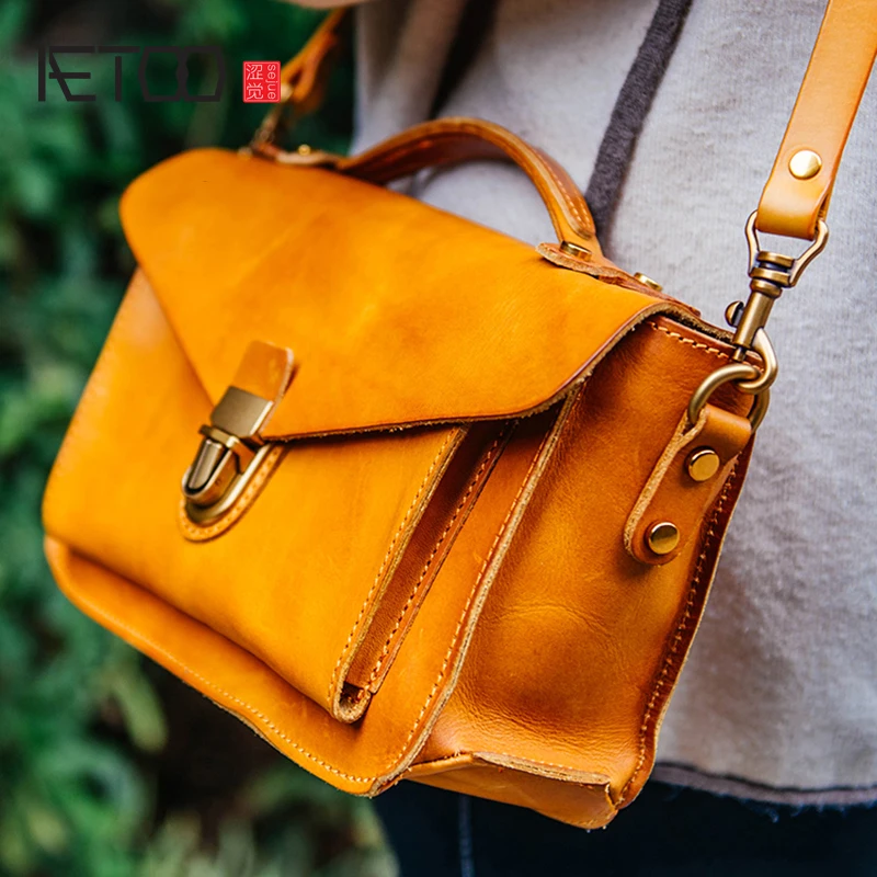 

AETOO Postman Bag female handmade leather retro single shoulder Baotou layer cowhide Large capacity soft leather crossbody bag