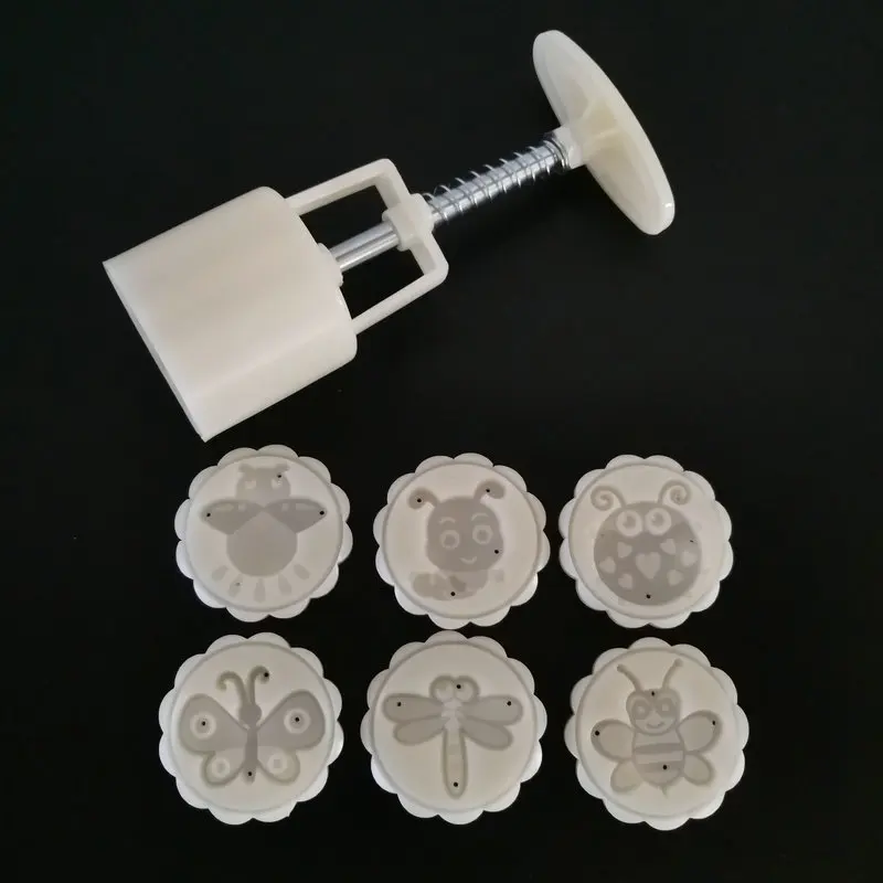 

50g Round Insect Animal Mooncake Mold Hand Press Plastic Cookie Stamp Pastry Cutter Baking Tools for Cakes