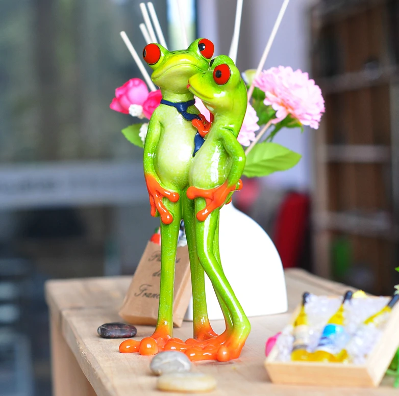 Resin Frog Small Home Decoration Sexy Hug Frog for Lover Birthday Gifts
