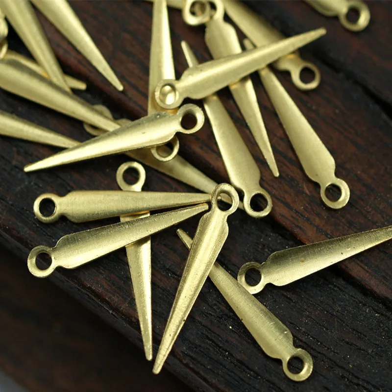 

... 50pc.. Raw Brass Spike Charms.sz (17x3mm) A0266
