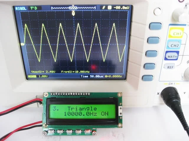 DDS Signal generator triangle wave output