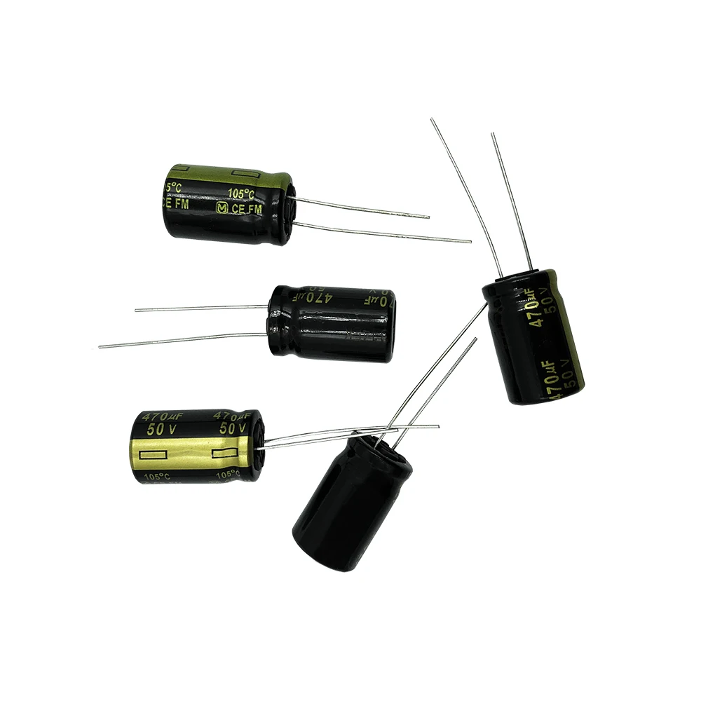 Gros plan sur un condensateur 470µF 50V faible ESR avec marquages visibles, adapté aux ESC FPV.