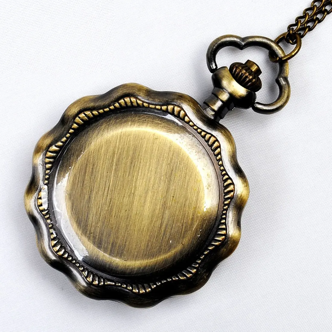 Retro Palace Wind Lotus Leaf White Face Pocket Watch Fashion Wild Antique Table Men And Women Casual Wild Chain Classic Table