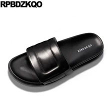 Шлепанцы без задника с открытым носком; коллекция года; Цвет Черный; Повседневная пляжная водонепроницаемая обувь на плоской подошве; итальянские мужские сандалии; кожаные летние красивые дизайнерские туфли