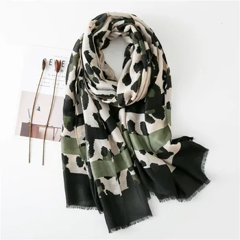

2020 Autumn Winter Sexy Leopard Striped Fringes Viscose Shawl Scarf Women High Quality Neckerchief Foulards Muslim Hijab Sjaal