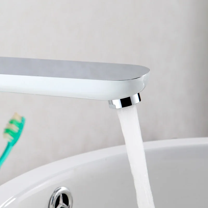 الحنفية خلاط torneira الحمام tapware vessal الغرور بالوعة حوض صنبور صنبور مع الذهبي إنهاء الساخنة و المياه الباردة الأبيض الحنفية خلاط torneira الحمام tapware vessal الغرور بالوعة حوض صنبور صنبور مع الذهبي إنهاء الساخنة و المياه الباردة الأبيض