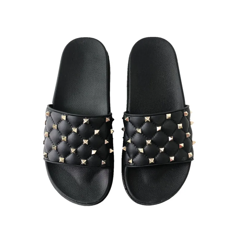

Fashionable outside wear rivet slippers, female summer 2019 new style harajuku port wind flat bottom beach cool slippers