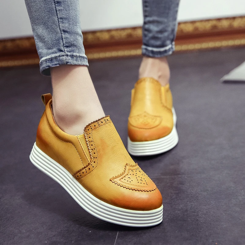 лоферы 2022 оксфорды. женская обувь реклама. лоферы броги женские. оксфорды обувь женская 2022. отзыв мода обувь.