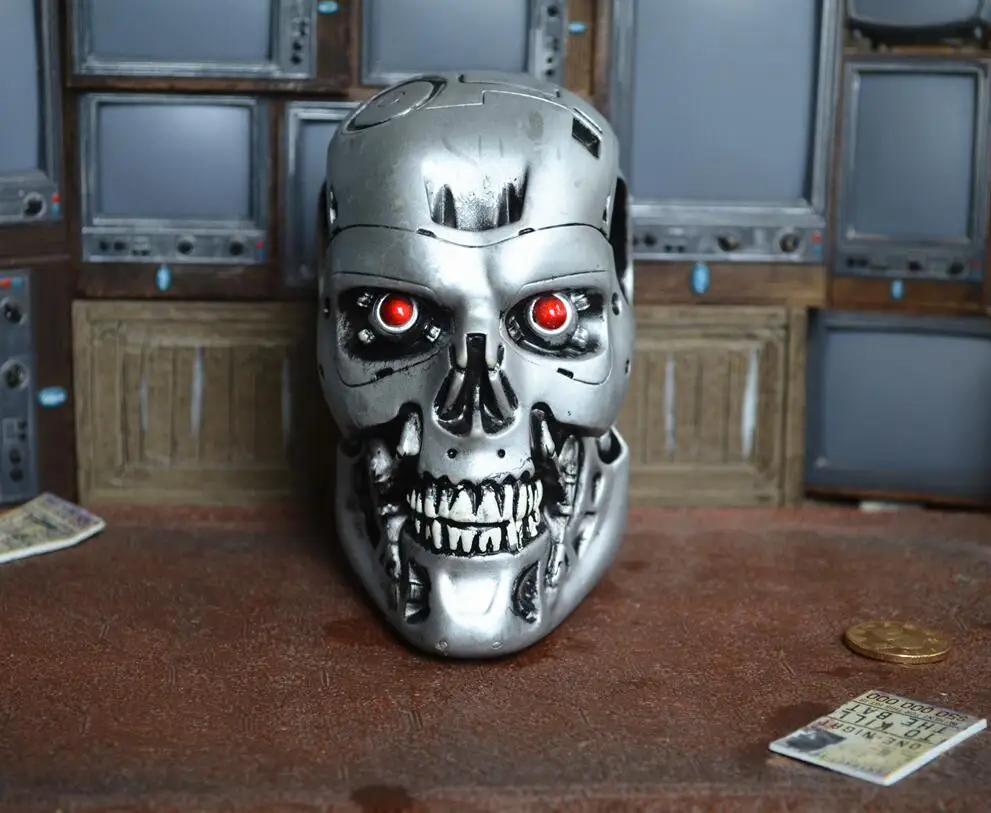 

1pcs 14cm Terminator 5 T800 action figure doll 1:2 silver skeleton head cartoon anime PVC model toy d10