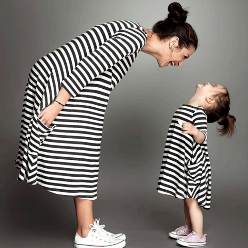 

Mommy And Me Family Matching Clothes Mother Daughter Dresses Striped Girl Knee-Length Dress 2018 Family Matching Outfits
