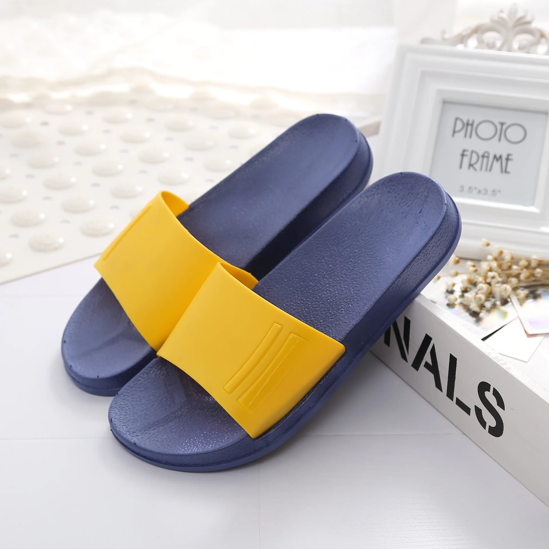 Bathroom Slippers Home Slippers Bathing Shoes Pantufa Masculina Sapato Chinelo Feminino Unisex Pantuflas Women Men Shoes