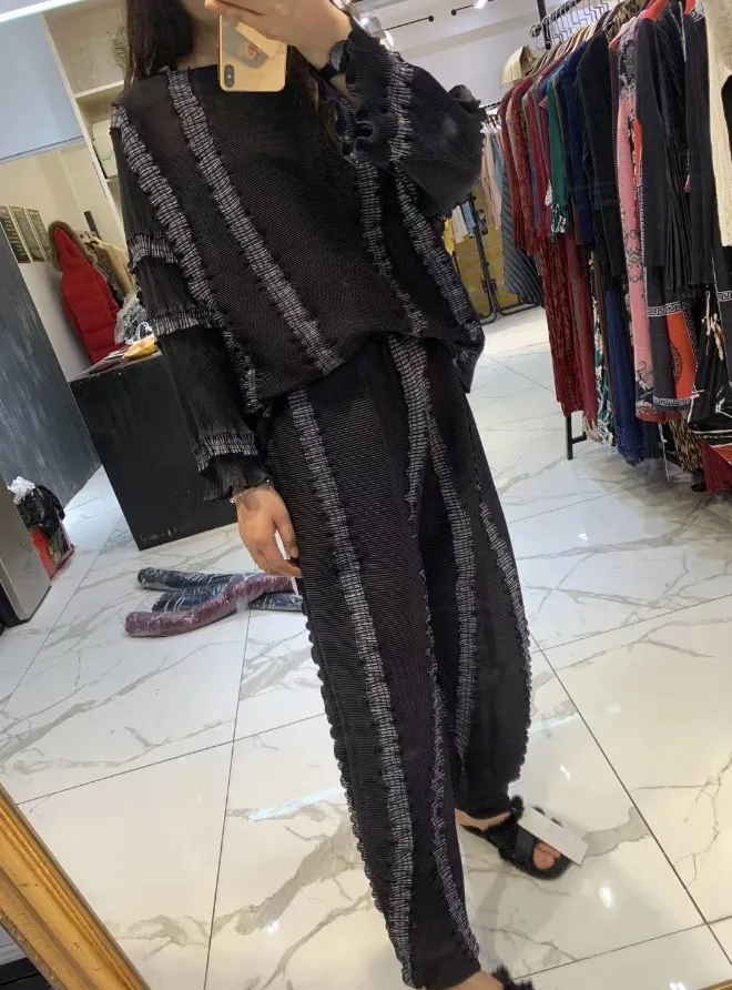 Костюм Miyake из футболки с рукавом летучая мышь со складками и брюк мышь|Спортивные