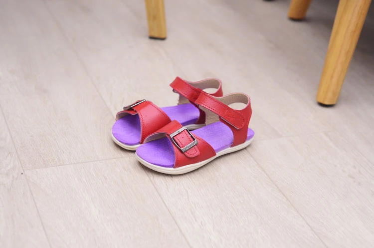 Новые стильные модные сандалии для мальчиков и девочек; удобные трендовые кожаные детские сандалии