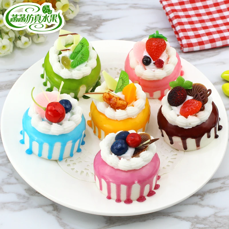 красивые пирожные. красивые десерты. ягодный десерт. тарталетки с ягодами и фруктами. корзиночка с ягодами пирожное.