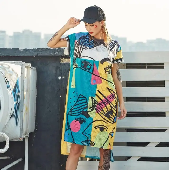 Cena 2020 nadrukowana moda sukienki dla kobiet Cartoon Graffiti proste długie koszulki sukienka Streetwear taniec hip hop tkaniny