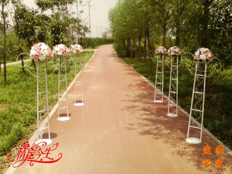 The new route guide shelf .. wedding wedding arrangements. Wedding props