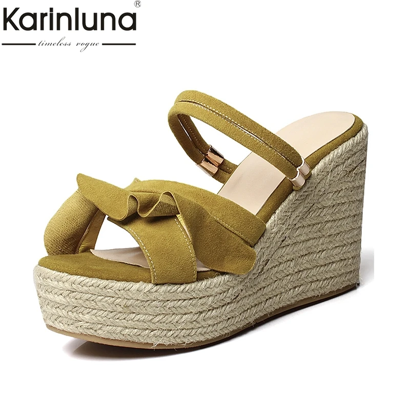 أزياء طفل جلد الغزال الصيف الصنادل امرأة الأحذية الكشكشة زلة على إسفين عالية الكعب حذاء أسود صناديل للنساء