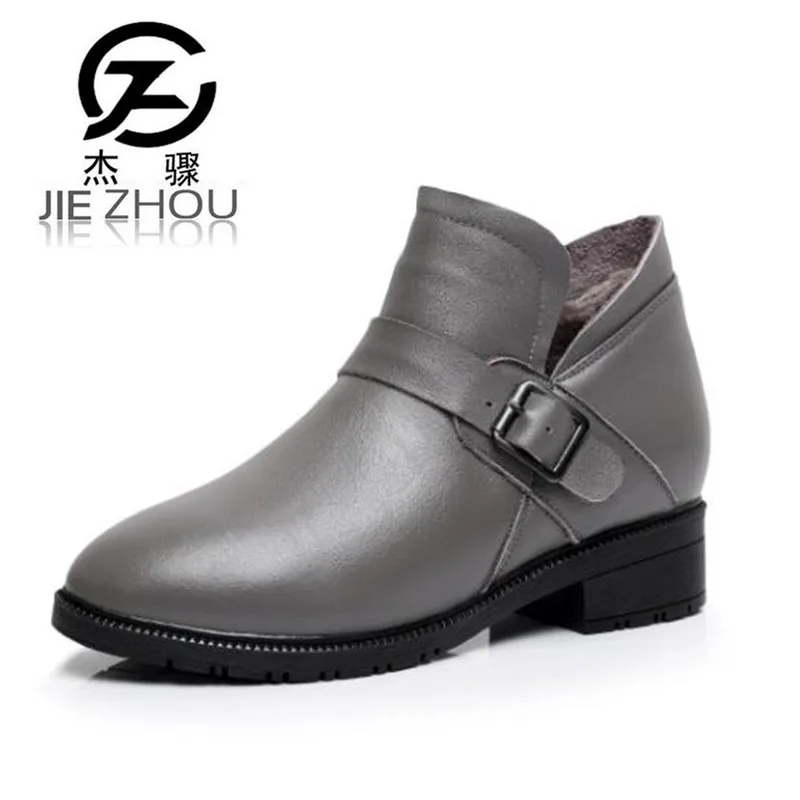 

Autumn and winter new flat Short boots Genuine Leather large size female Martin boots Warm snow boots Big size 41 42 43 boty