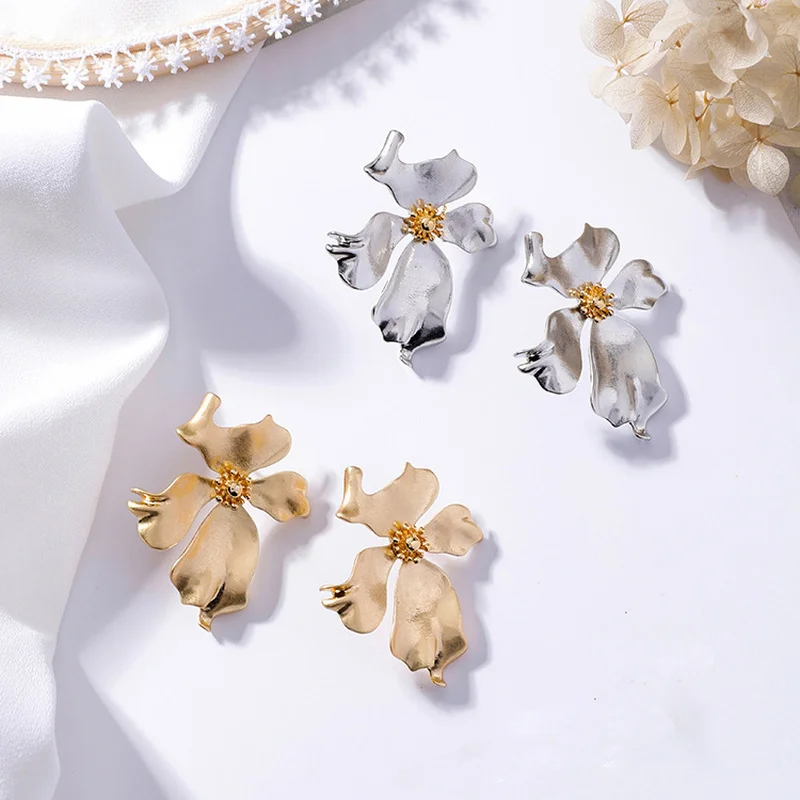 

2019 New Gold Silver Flower Shape Stud Earrings Big Metal Statement Earrings For Women Exaggerated Europe Jewelry