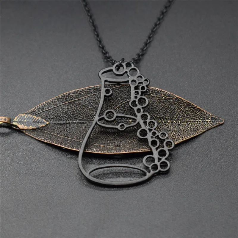 

4 Colors New Trendy Erlenmeyer Flask Necklace Potion Bottle Chemistry Laboratory Graduation Gift Conical Flask