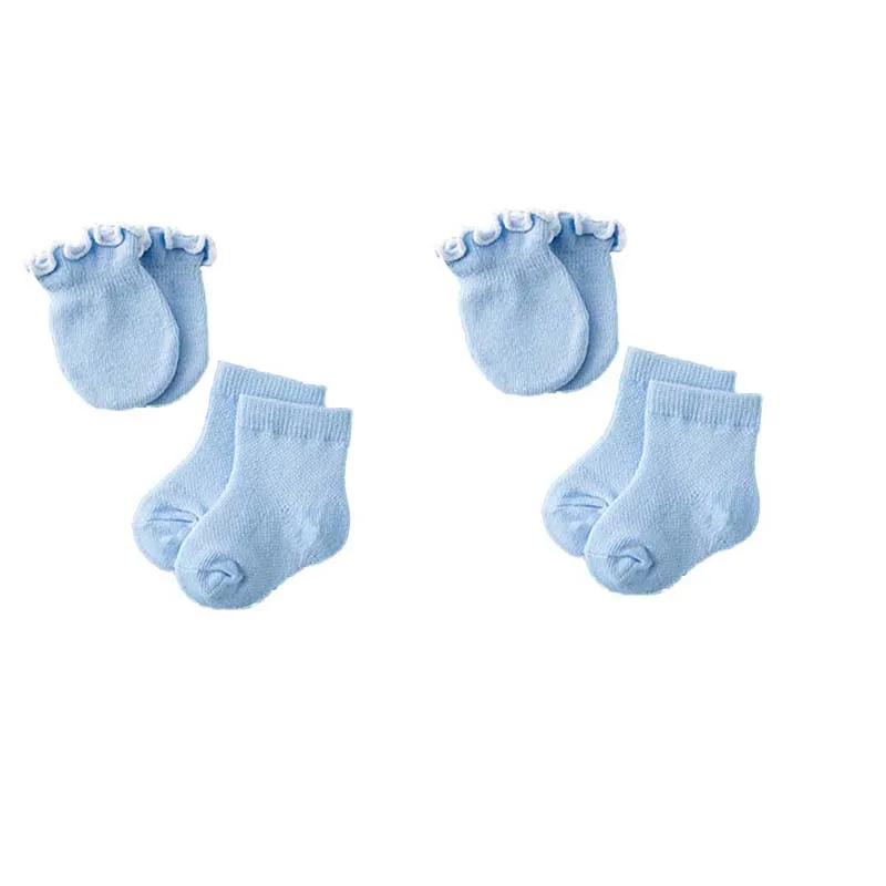 Носки для малышей, хлопковые однотонные носки для малышей, четыре комплекта из двух пар детских носков+ две пары детских Противоскользящих перчаток - Цвет: Небесно-голубой
