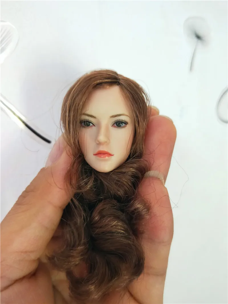 Модель 1/6 года Женская фигурка головы из Азии коричневые кудри/черные длинные