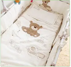 Акция! 7 шт. Вышивка Пеленальные принадлежности Набор для кроватки для новорожденных постельное белье для Медведь съемная, (бамперы + одеяло