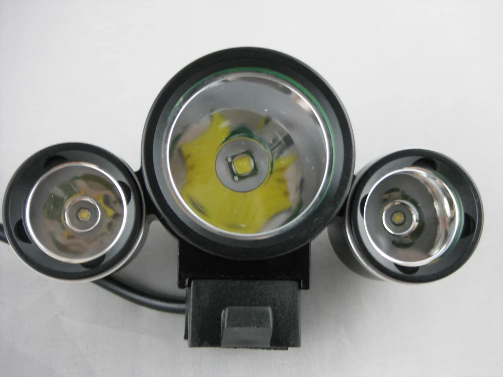 

Free Shipping  T6 Bike Light & Headlight CREE XMLT6 LED 1800 Lumens 3 Mode Waterproof Bicycle Light + 8.4v Battery Pack +Charger