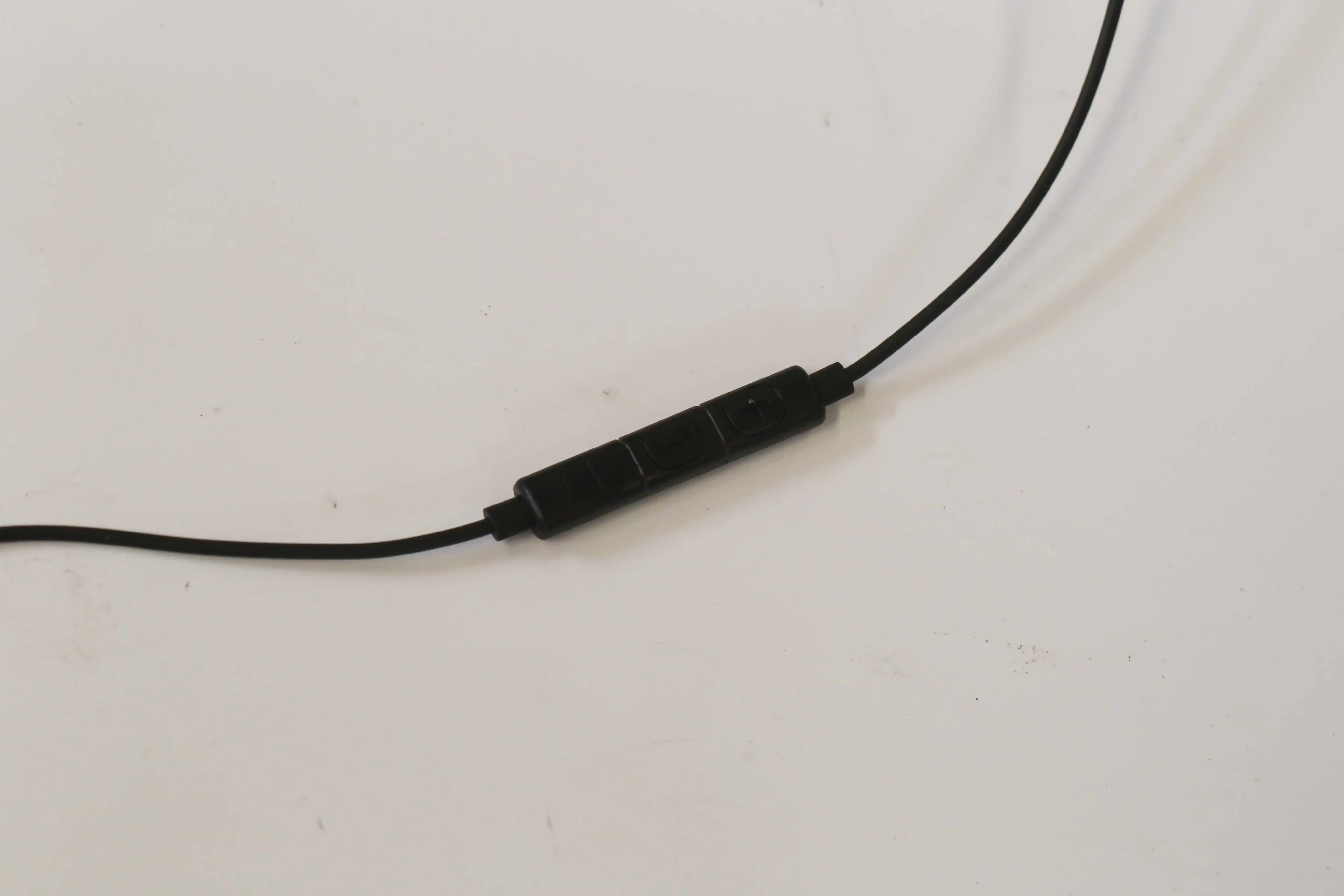 LESHP Earbud  Earphones with Microphone & Volume Control Wood color