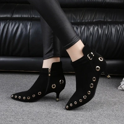 

2018 autumn new wild women's boots winter boots European station Martin boots pointed rivets short boots