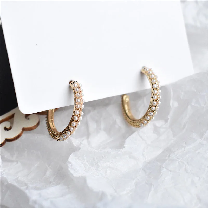 

WTLTC Baroque Multi Tiny Pearls Hoop Earrings for Women Delicate Retro Hoops Earrings Minimal Thin Circle Earrings Bride Jewelry