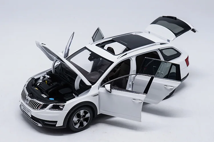 1/18 Skoda Octavia Combi Wagon литая под давлением металлическая модель автомобиля игрушка для мальчика подарок на день рождения оригинальная коробка