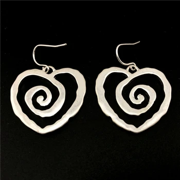 

Girl Special store Twisting Silver Heart pendant hanging Earrings brincos female earing