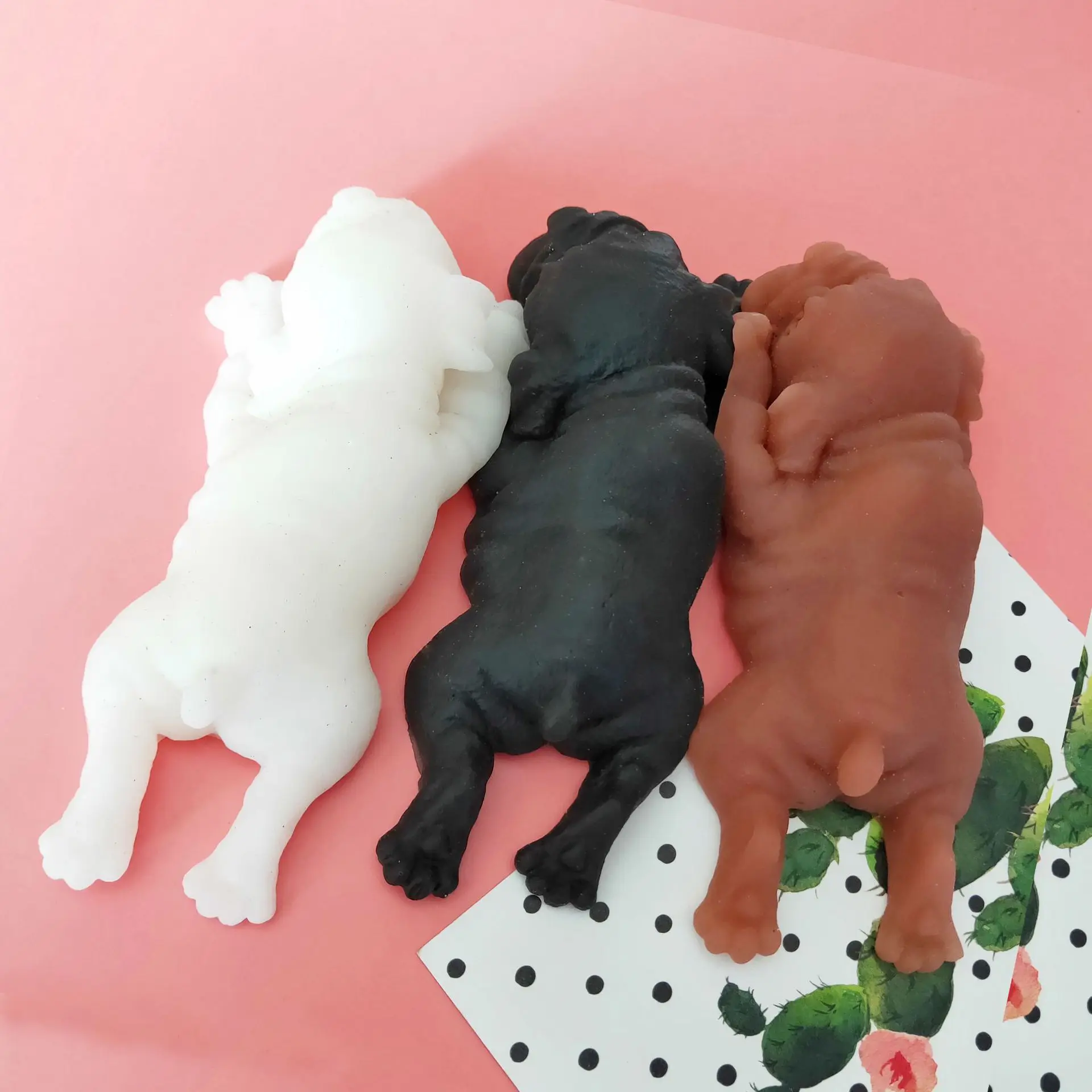 

Red Puppy Dog Knead Le Anti-extrusion Exhaust Toy