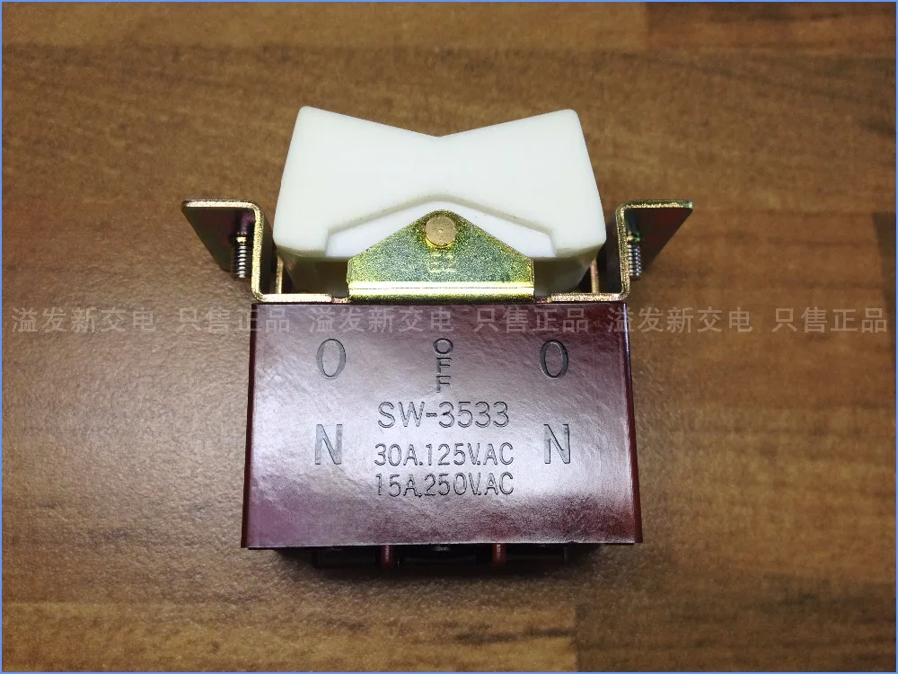

[SA]The original Japanese NKK SW-3533 switch toggle switch toggle type three lioujiao import 30A125V--2PCS/LOT