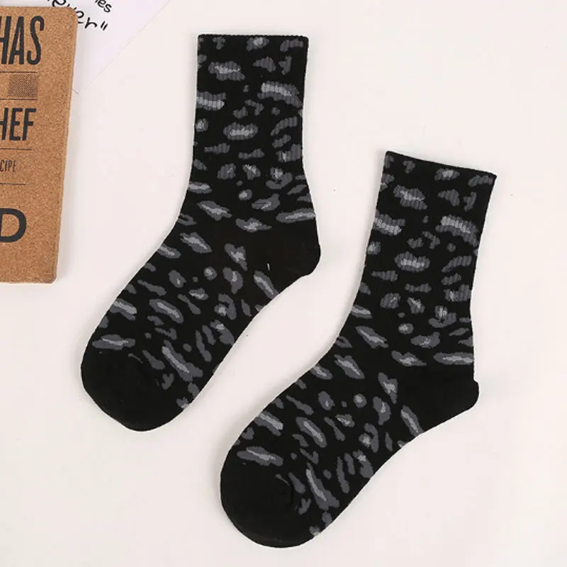 Повседневные Стрейчевые модные высококачественные мягкие леопардовые короткие носки популярные женские носки для девочек, хлопковые носки WD001 - Цвет: Черный