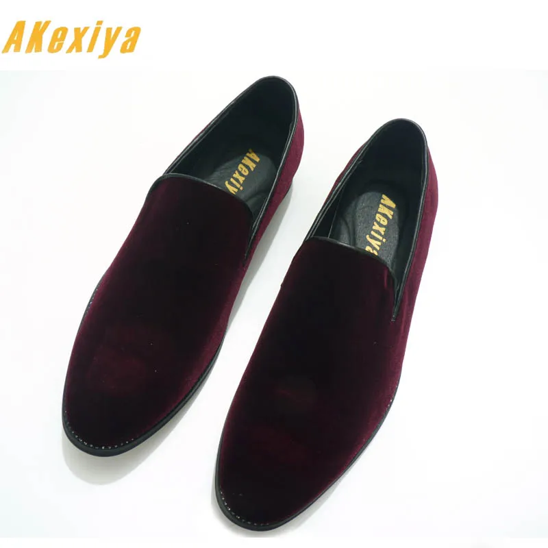 

2017 Top quality Mens fashion velvet loafers pointed toe slip on flat casual Wedding Groom shoes driving mocassins Homecoming