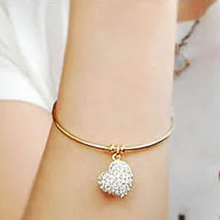 

Ladies Zircon Heart hollowed-out Engraved Bracelet simplicity 2003