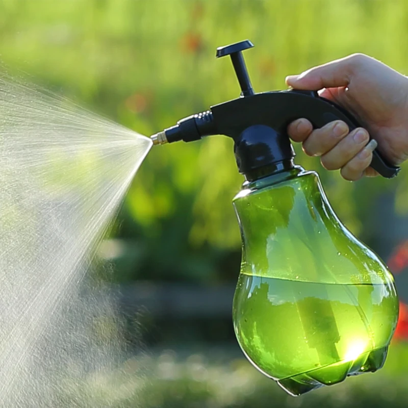 Manual pneumatic watering can sprinkler watering kettle sprayer