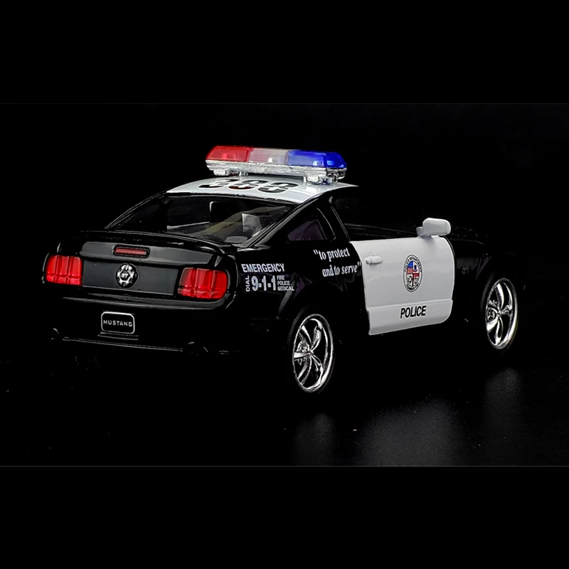 Kinsmart 1:38 2006 Ford Mustang GT Police Toy Car Alloy Diecast Car Model Toy With Pull Back For Children Gifts Toy Collection Kinsmart 1:38 2006 Ford Mustang GT Police Toy Car Alloy Diecast Car Model Toy With Pull Back For Children Gifts Toy Collection